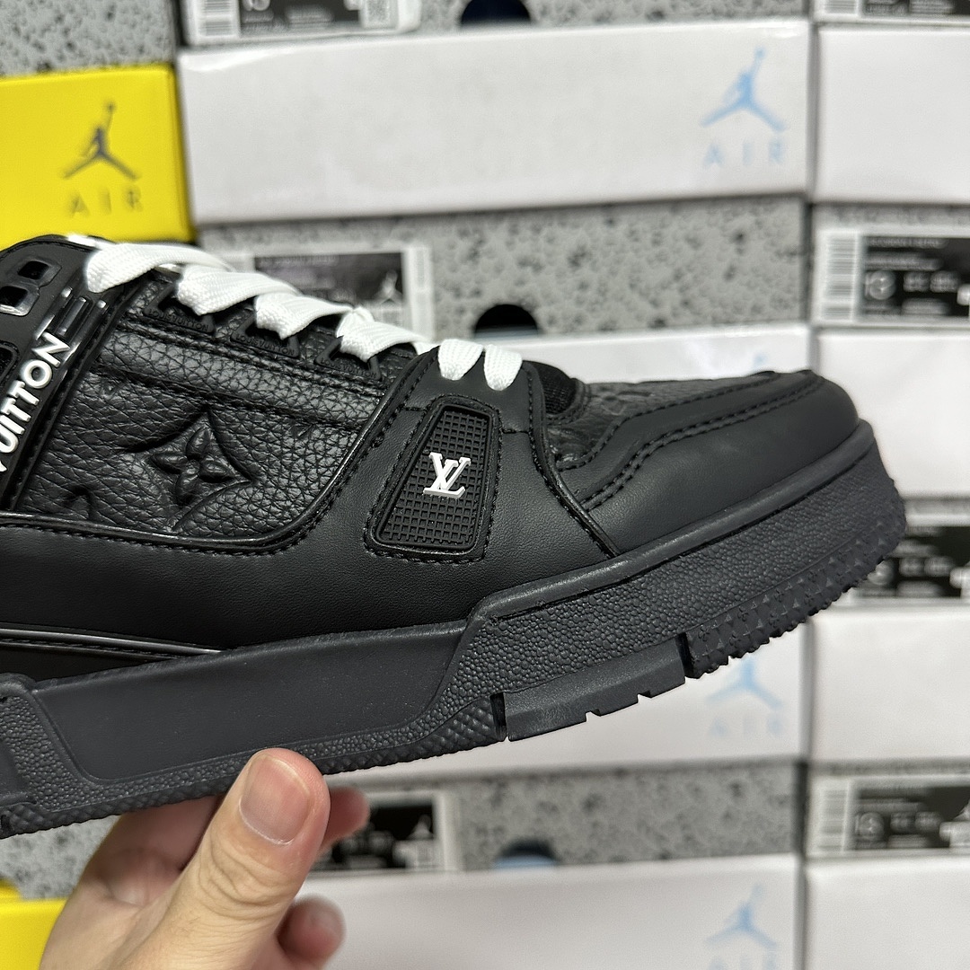 Louis Vuitton Trainer 1-05 - Image 3