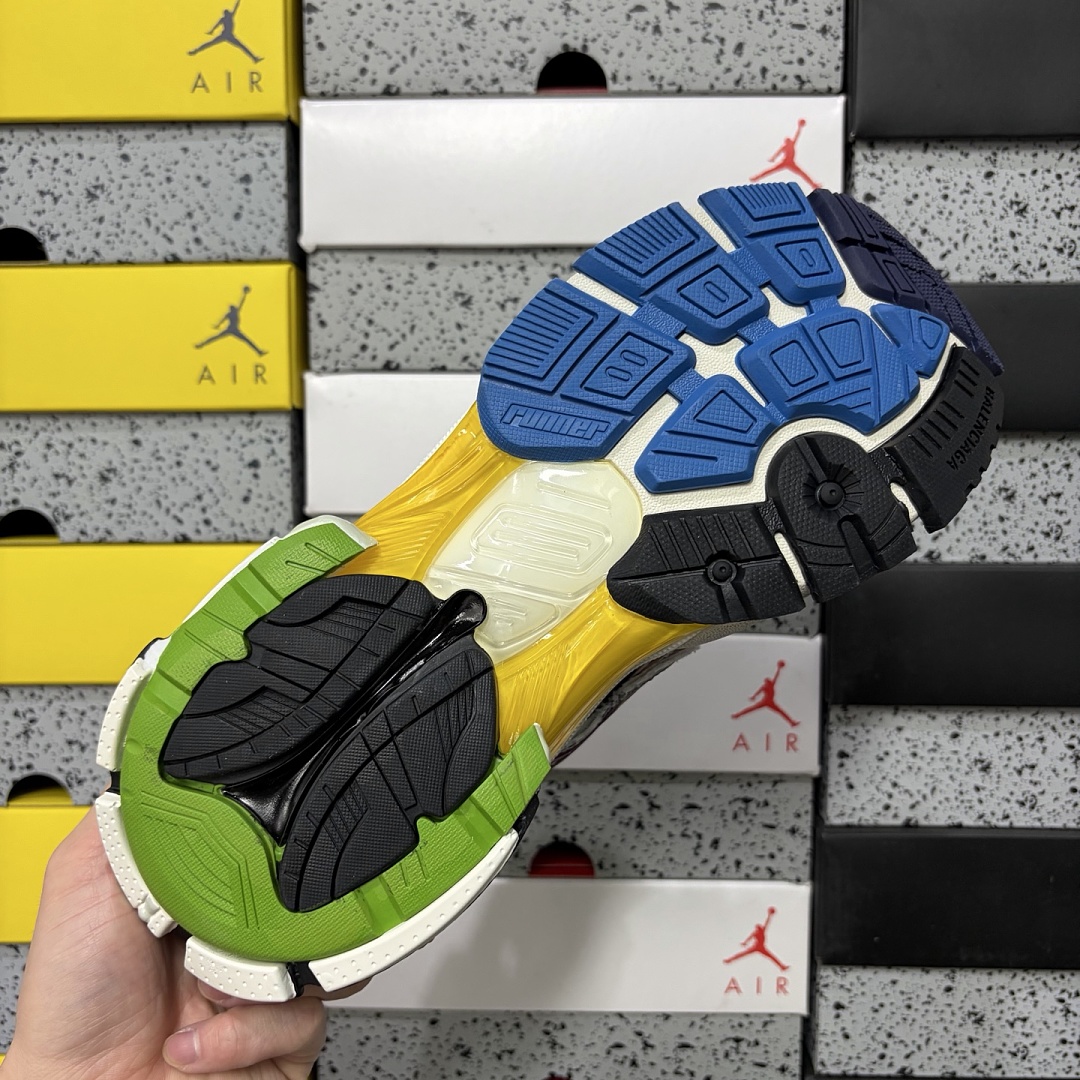 Balenciaga BLCG Runner Multicolor 7.0 - Image 5