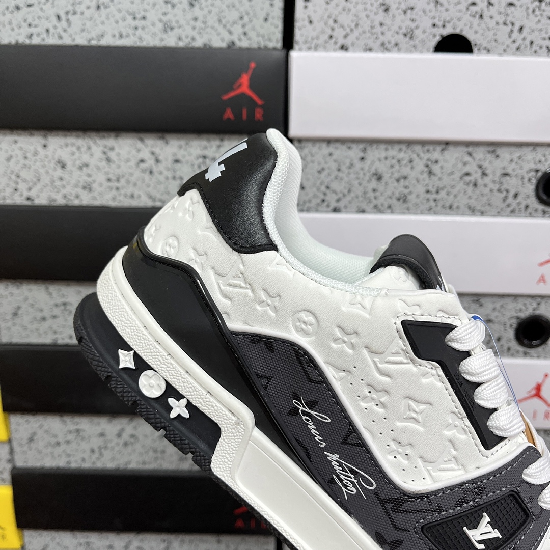 Louis Vuitton Trainer - Image 3