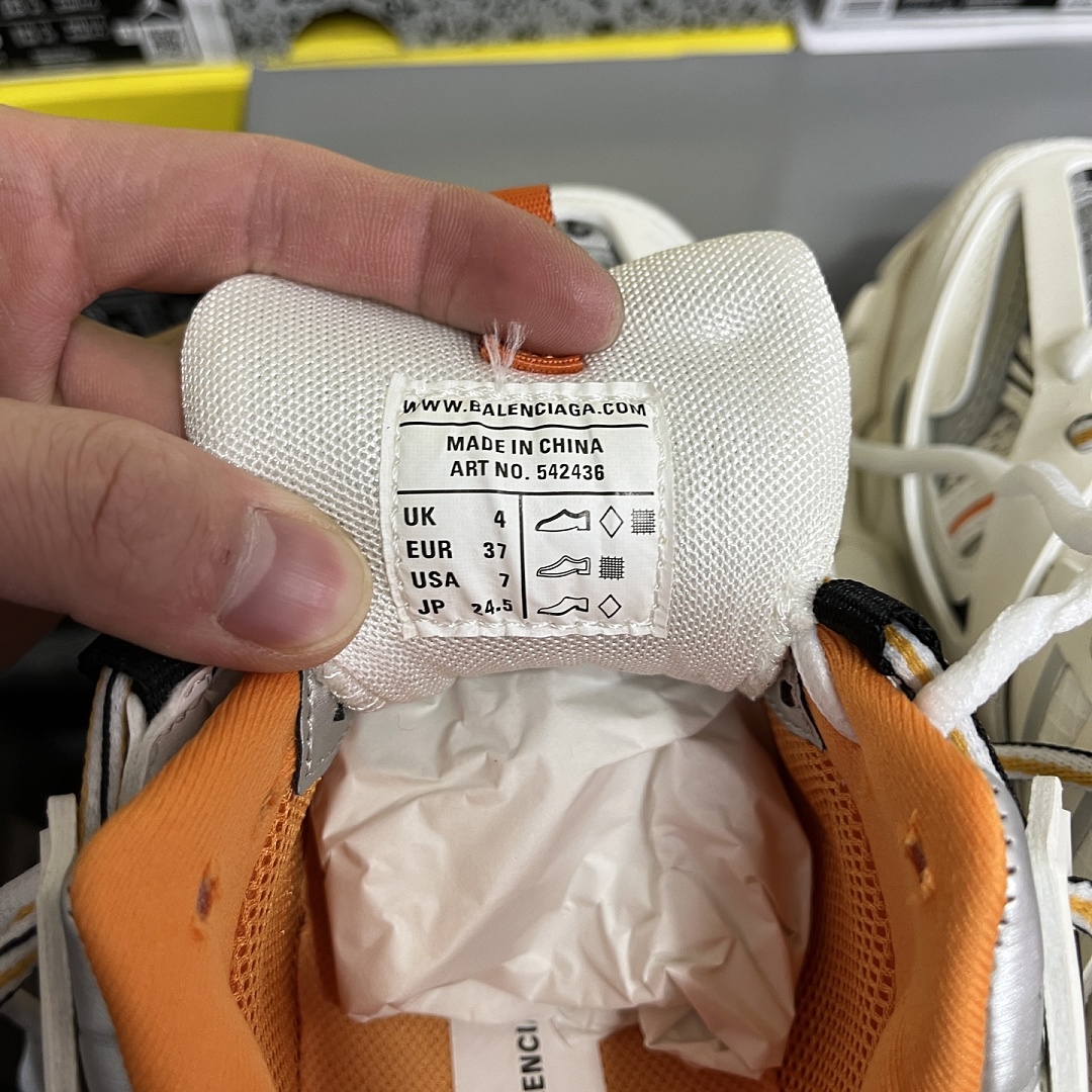Balenciaga BLCG Track 3.0 Orange LED - Image 8