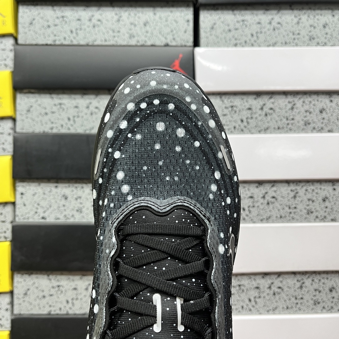Nike Vomero Plus - Image 6