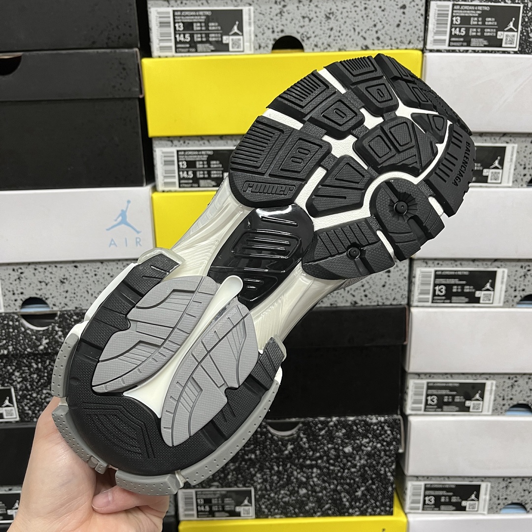 Balenciaga BLCG Runner 7.5 - Image 10