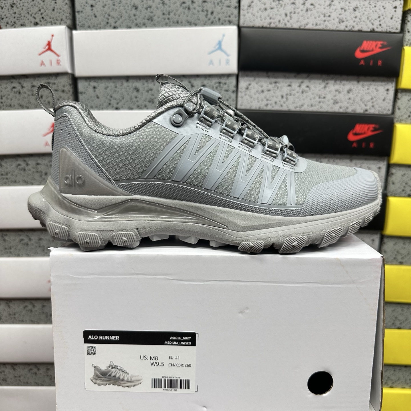 Alo Yoga Trail Grey A0892U_ - Image 10
