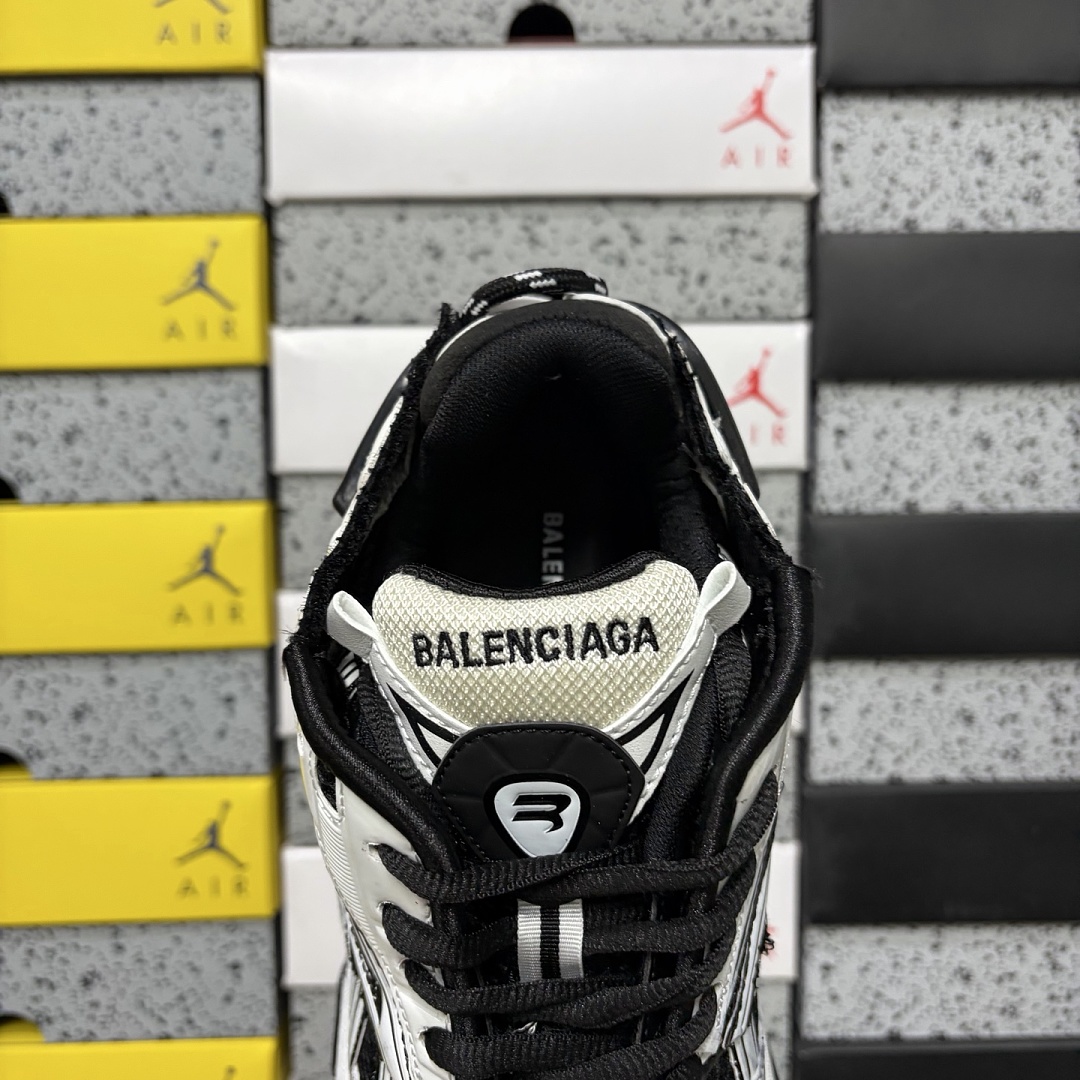 Balenciaga BLCG Runner White Black 7.0 - Image 4