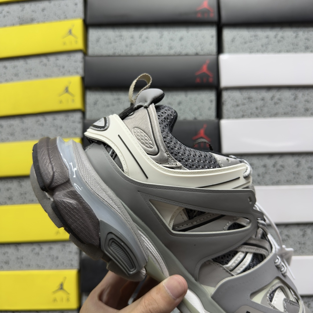 Balenciaga BLCG Track LED 3.0 (Grey) - Image 3