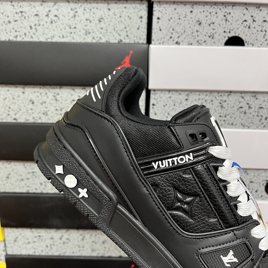 Louis Vuitton Trainer - Image 2