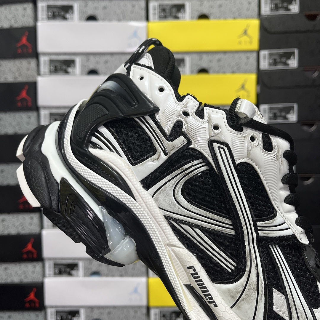 Balenciaga BLCG Runner 7.5 - Image 4