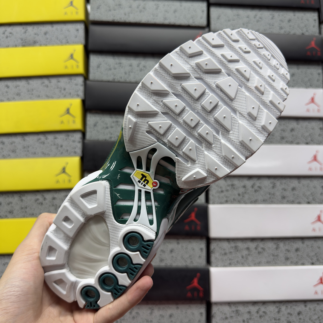 Nike Air Max Plus - Image 9