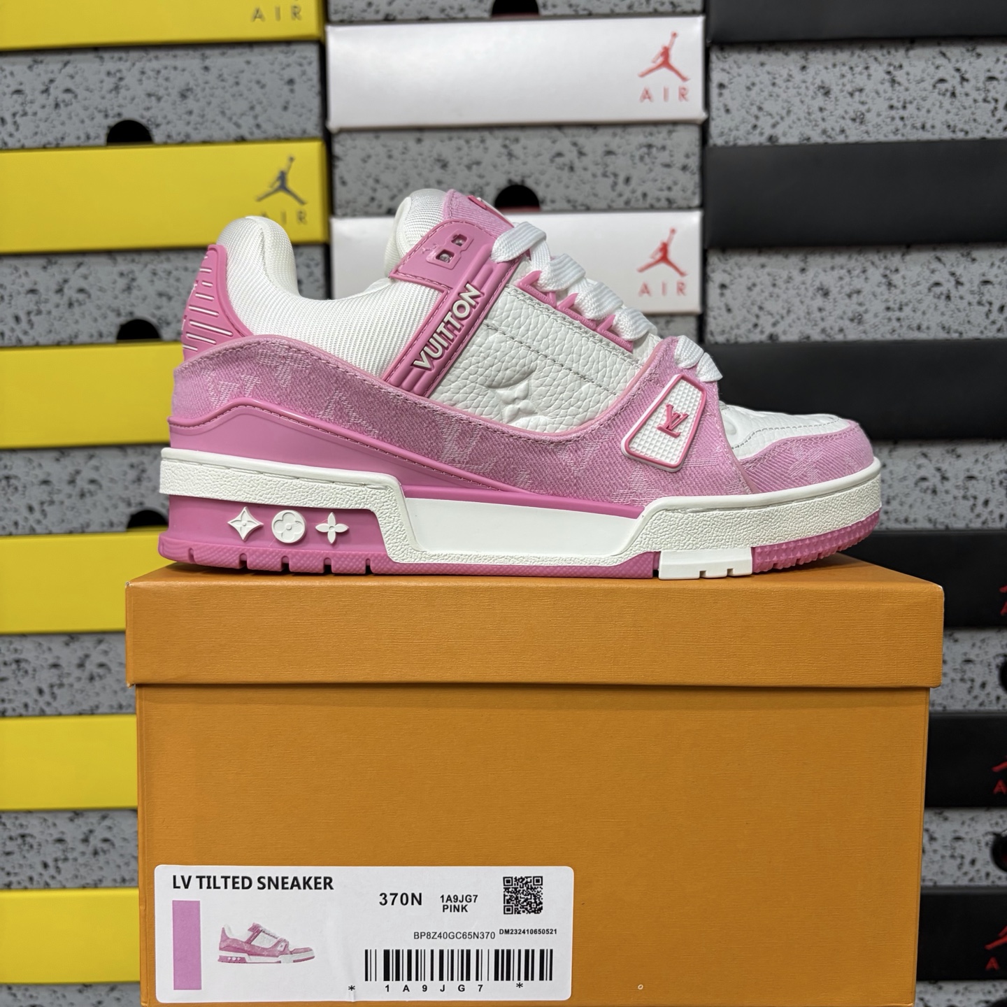 Louis Vuitton Trainer - Image 11