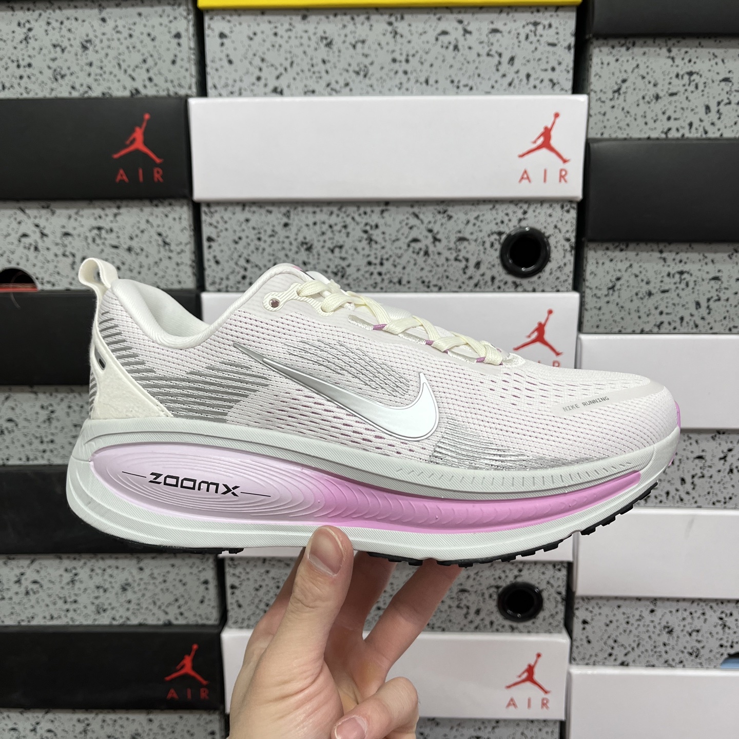Nike Zoom Vomero - Image 11