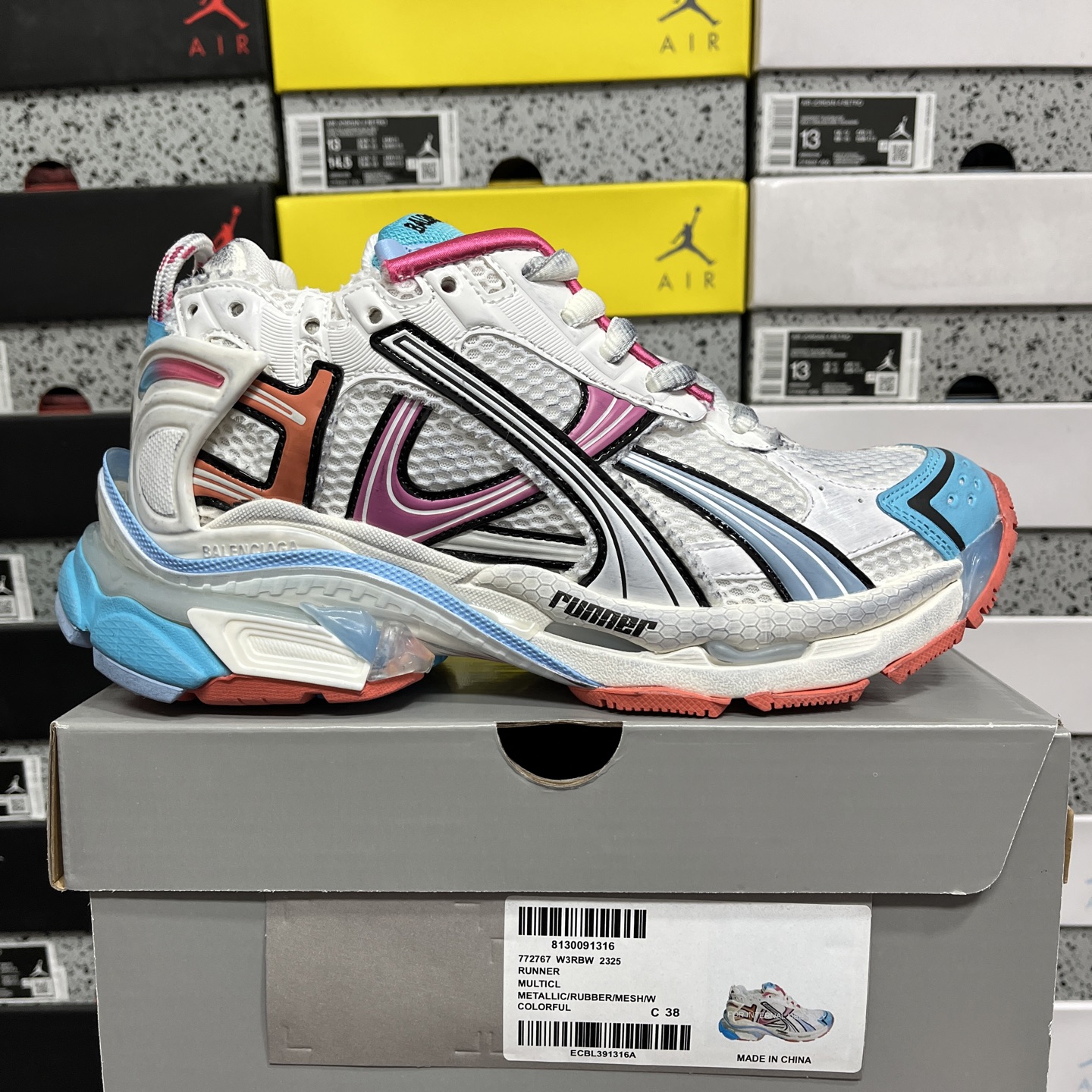 Balenciaga BLCG Runner 7.5 - Image 11