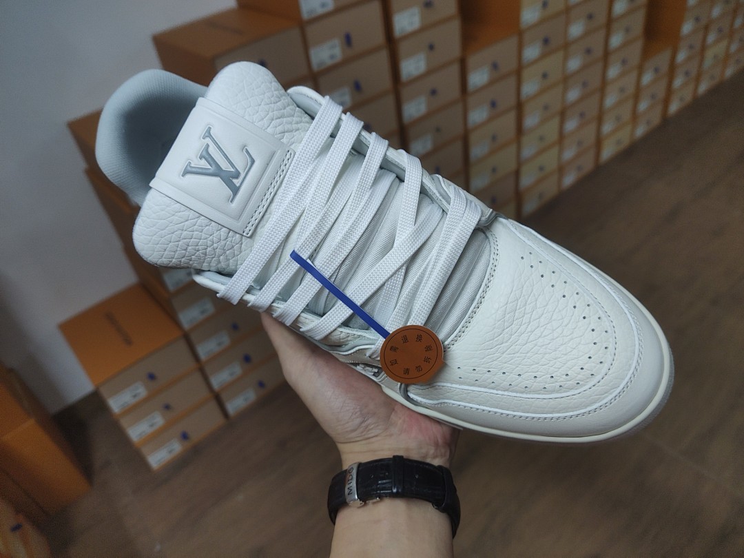 Louis Vuitton LV Trainer White Signature - Image 9