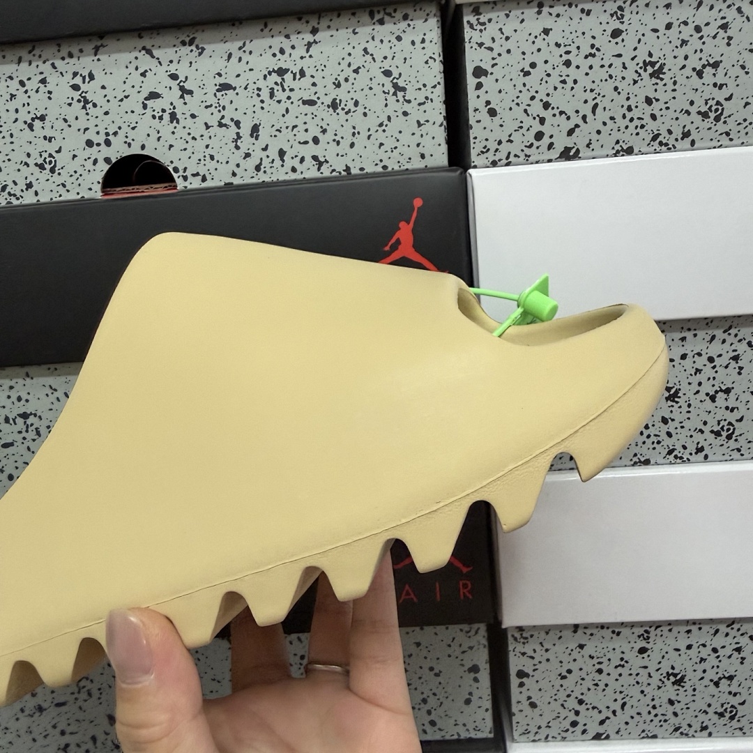 Adidas Slide/Foam Runner - Image 15