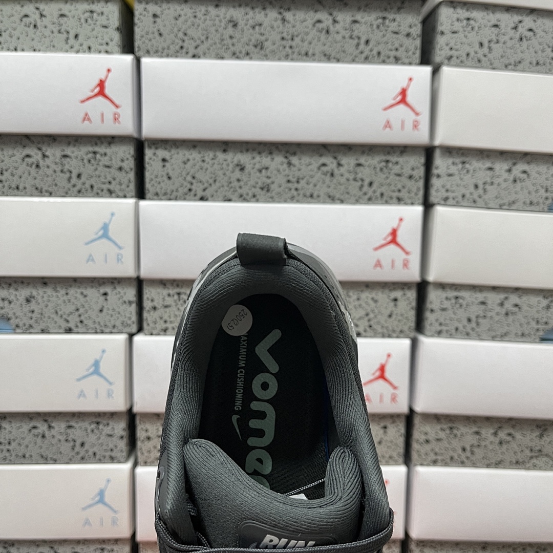 Nike Vomero 18 Anthracite Reflect (Silver) - Image 9