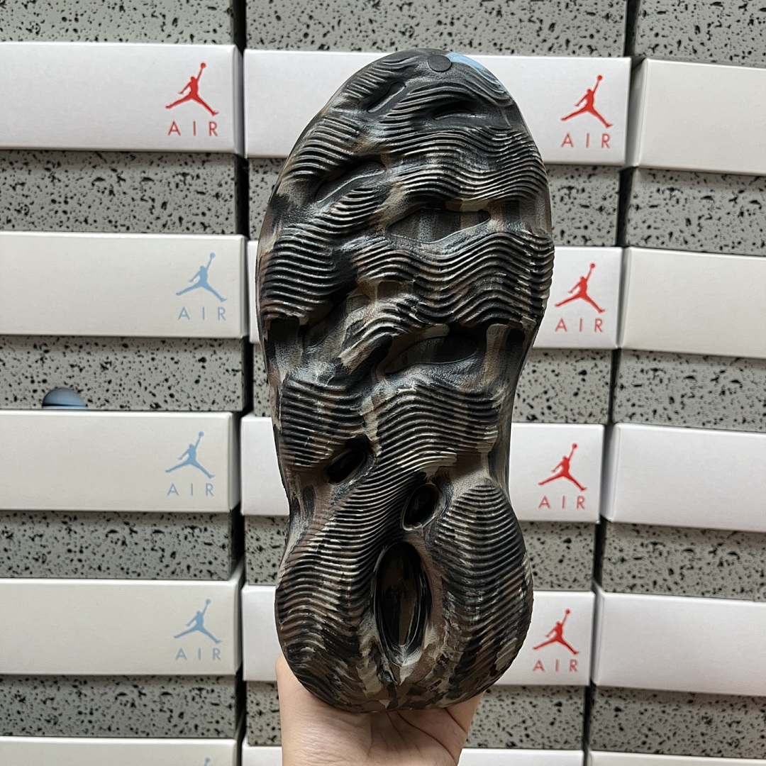 Adidas Slide/Foam Runner - Image 91