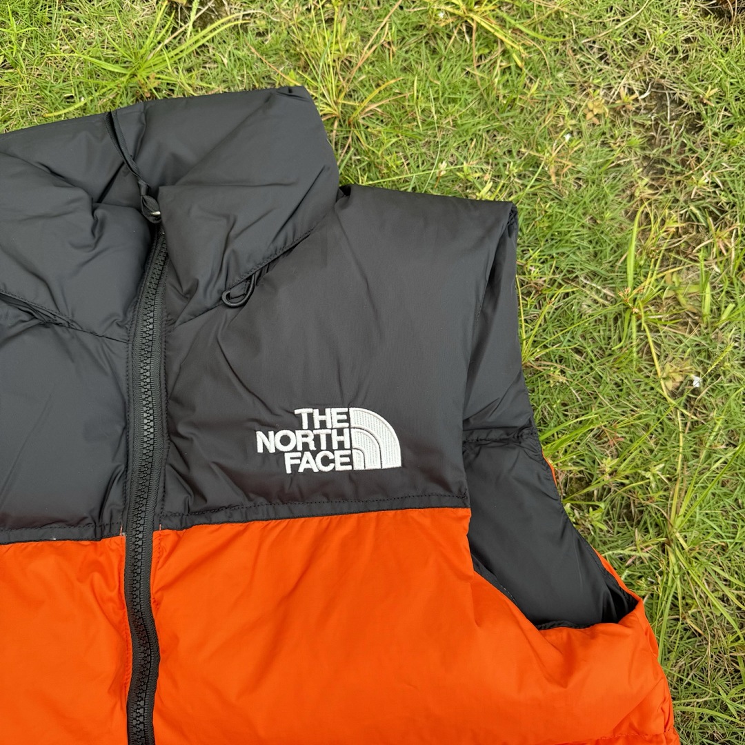 The North Face TNF 1996 Retro Nuptse Vest - Image 23