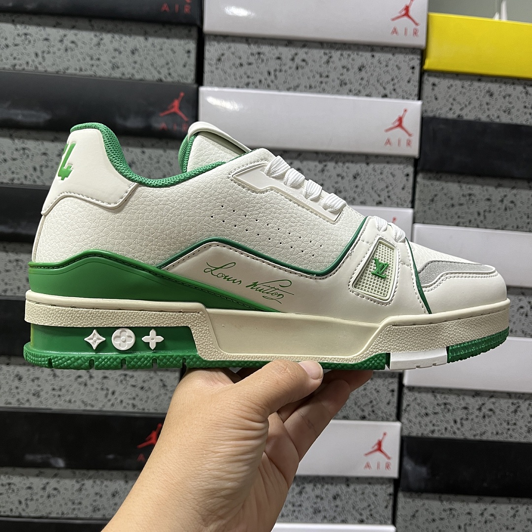 Louis Vuitton Trainer V2-12 - Image 4
