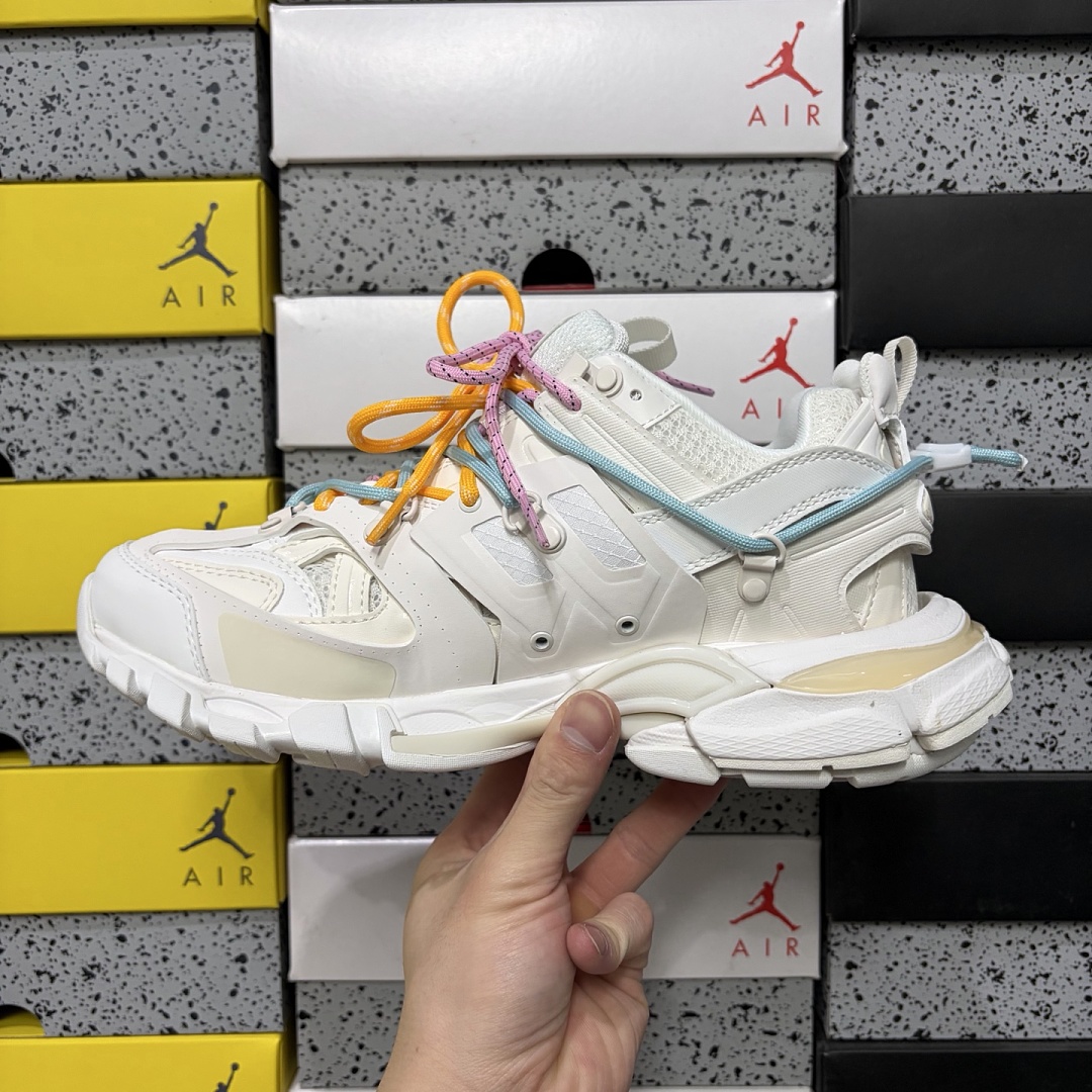 Balenciaga BLCG Track 3.0 - Image 12