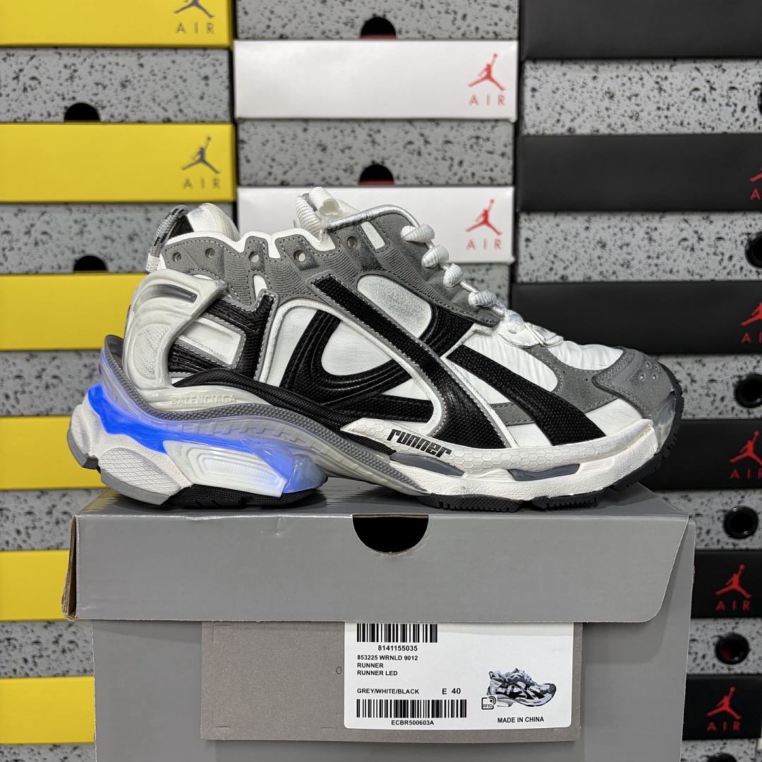 Balenciaga Runner LED 7 Gen