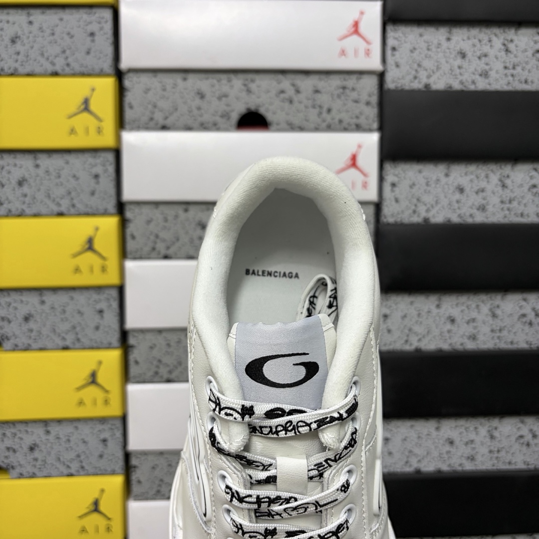 Balenciaga Hamptons Sneakers 9000 - Image 9