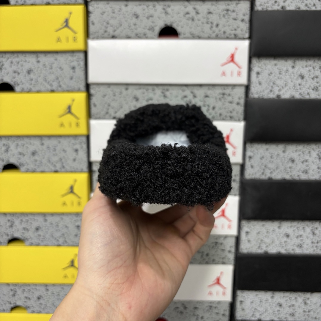Balenciaga BLCG Furry Slide (Black) - Image 6