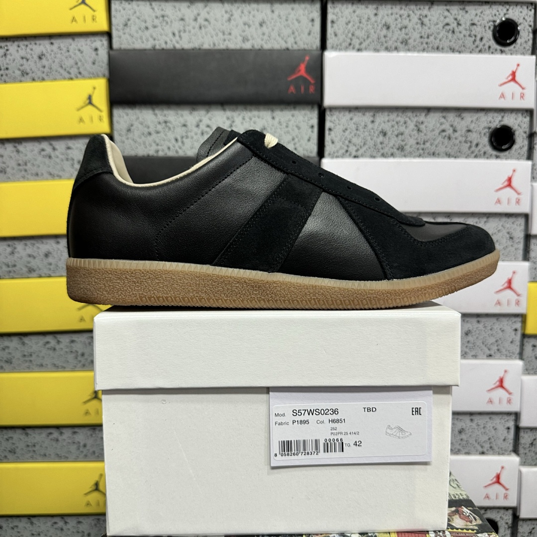 On Running Maison Margiela Replica German Army Trainer Black Gum H6851 Yellow (GATs Suede)