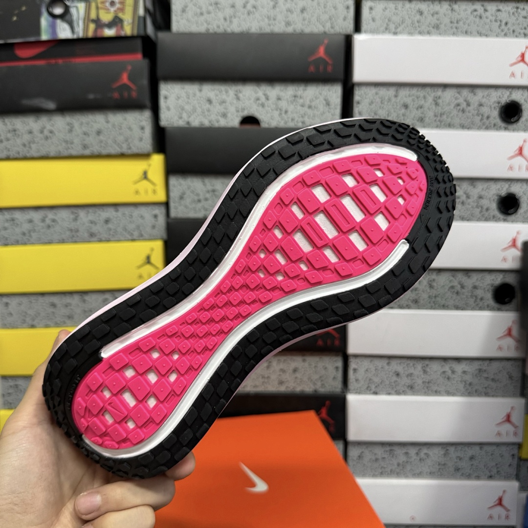 Nike Vomero Plus Pink Foam Hyper - Image 4