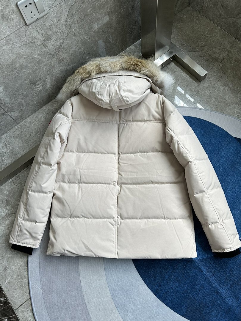 Canada Goose Wyndham Parka - Image 27