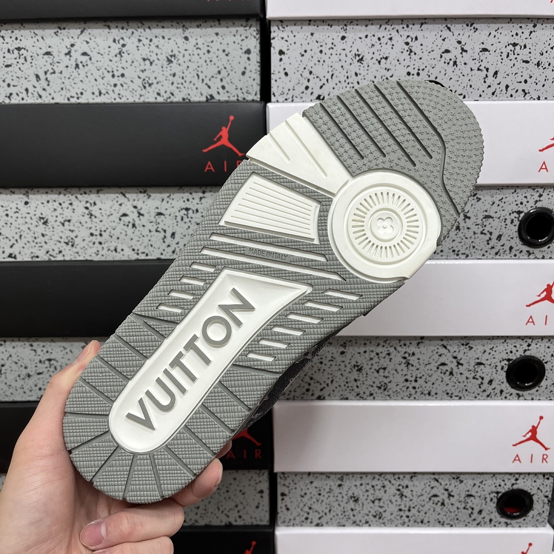 Louis Vuitton Trainer - Image 8