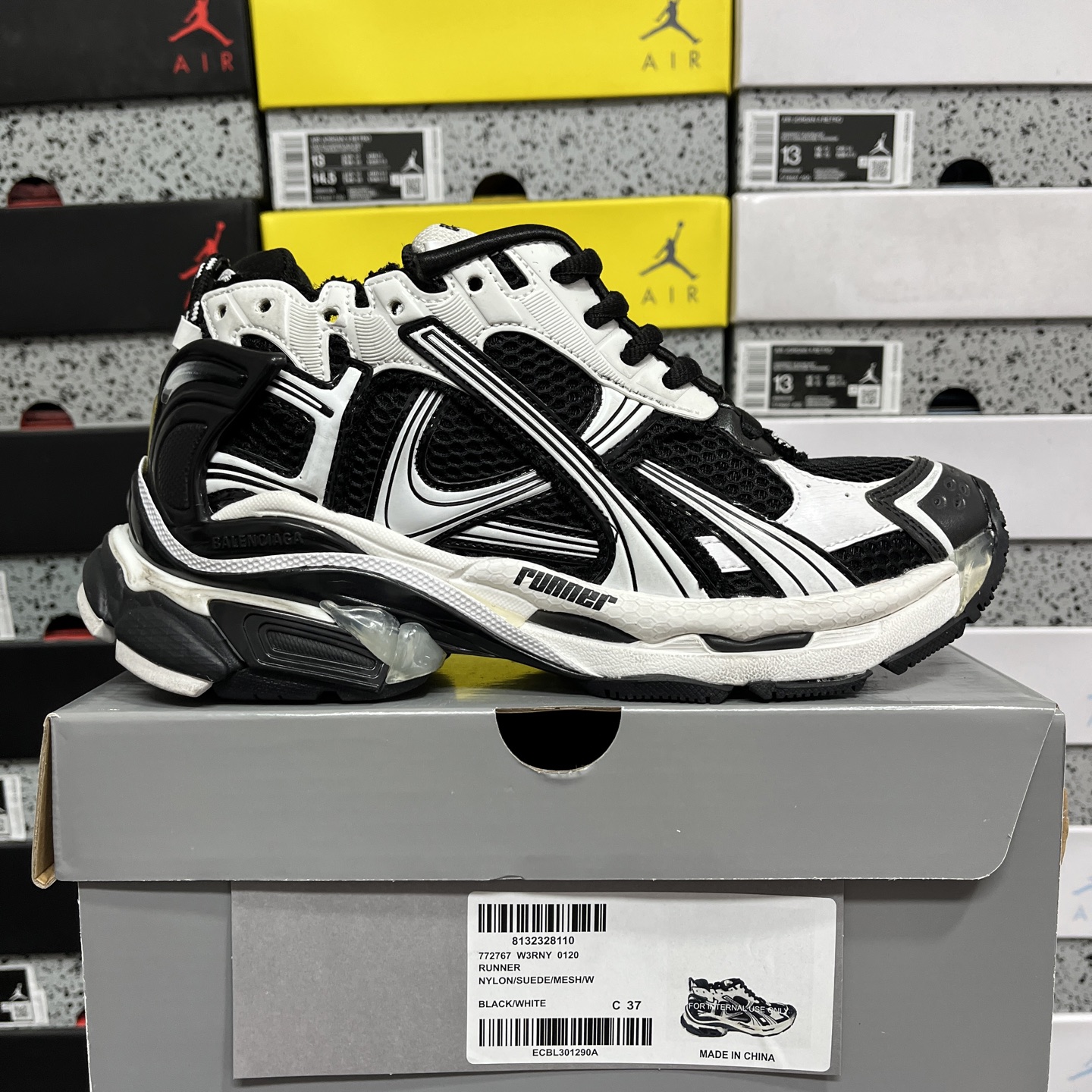 Balenciaga BLCG Runner 7.5 - Image 11