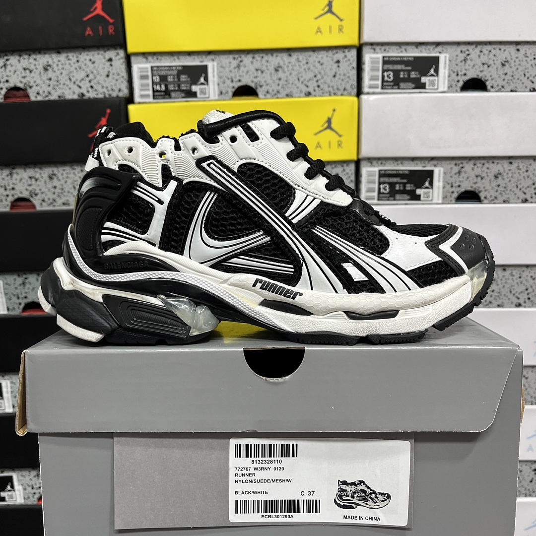 Balenciaga BLCG Runner 7.5