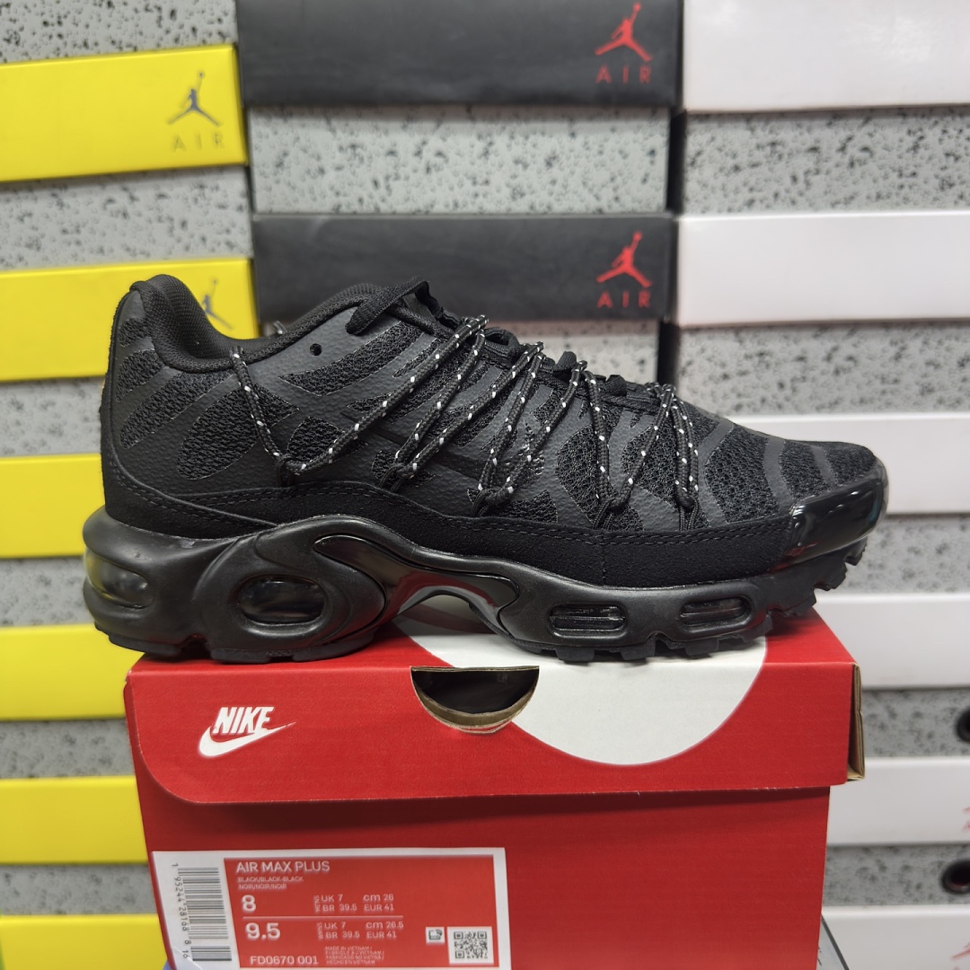 Nike Air Max Plus FD0670-001 Triple Black (Strap)