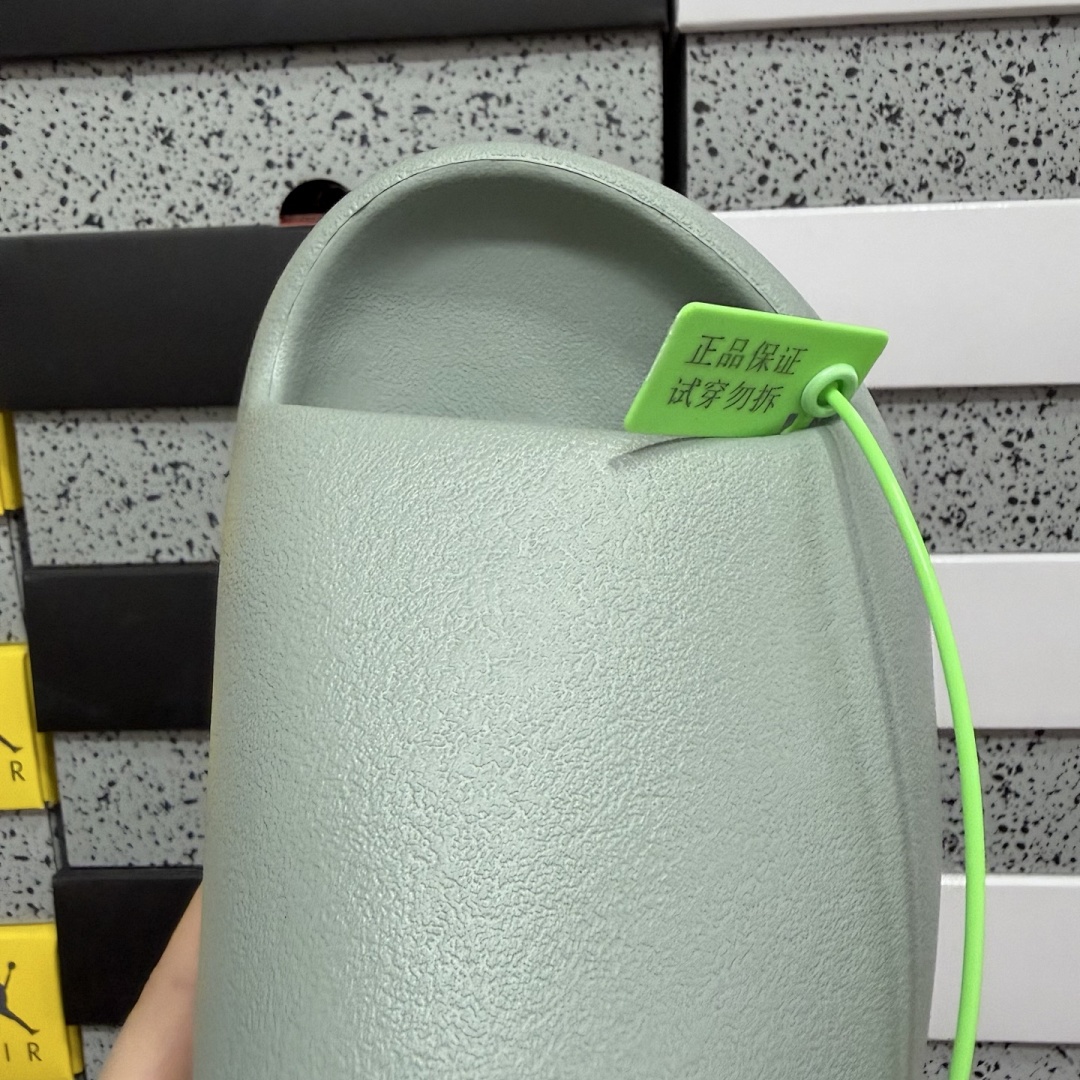 Adidas Slide/Foam Runner - Image 52