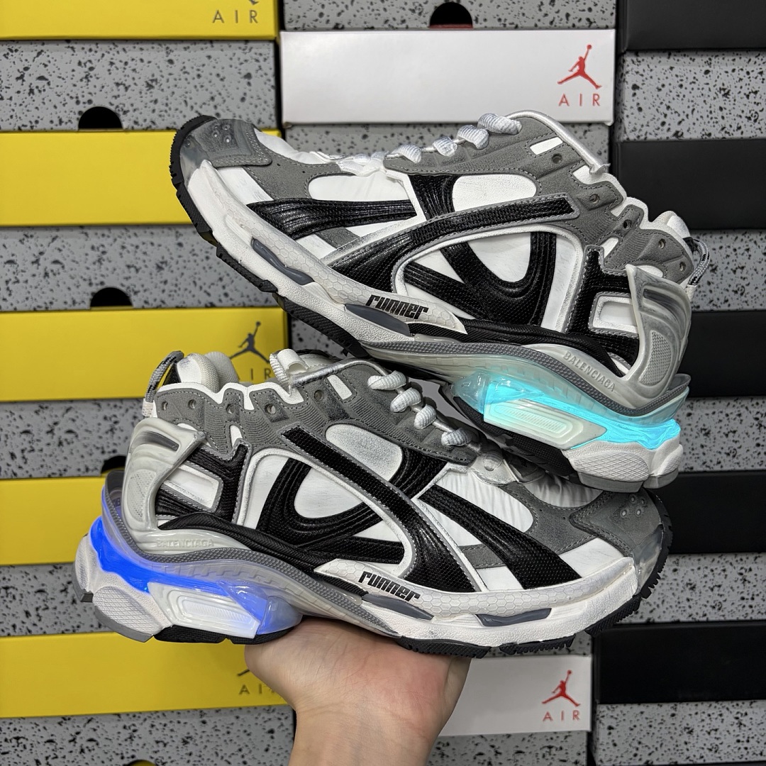 Balenciaga Runner LED 7 Gen - Image 11