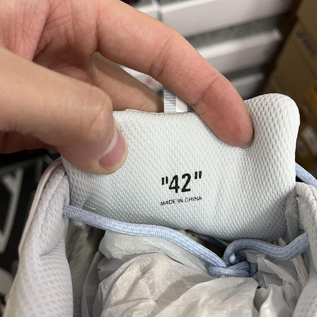 Off-White Be Right Back - Image 2