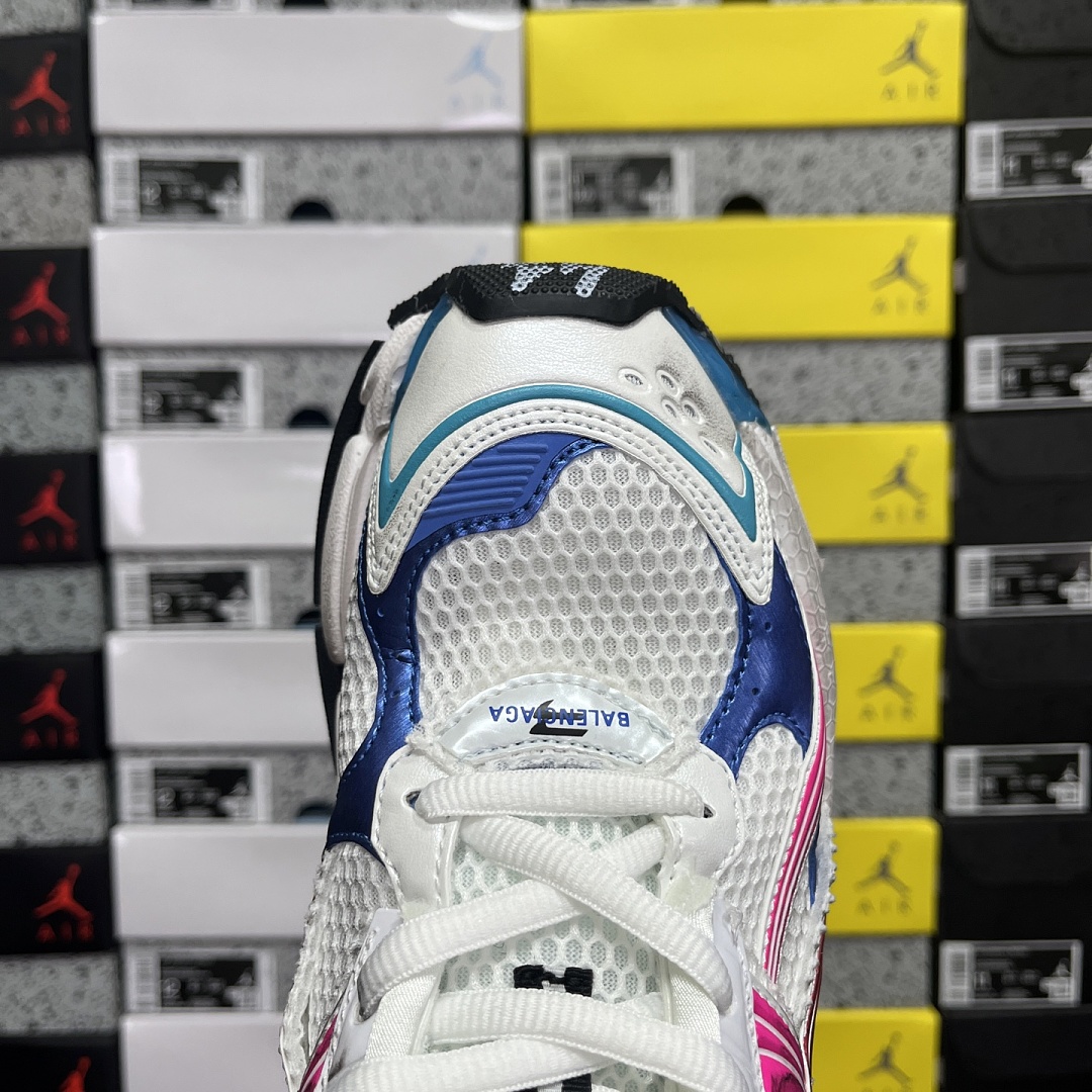 Balenciaga BLCG Runner 7.5 - Image 10