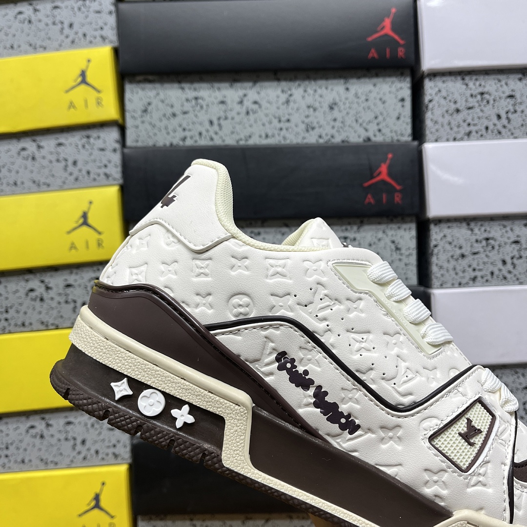Louis Vuitton Trainer V2-16 - Image 2