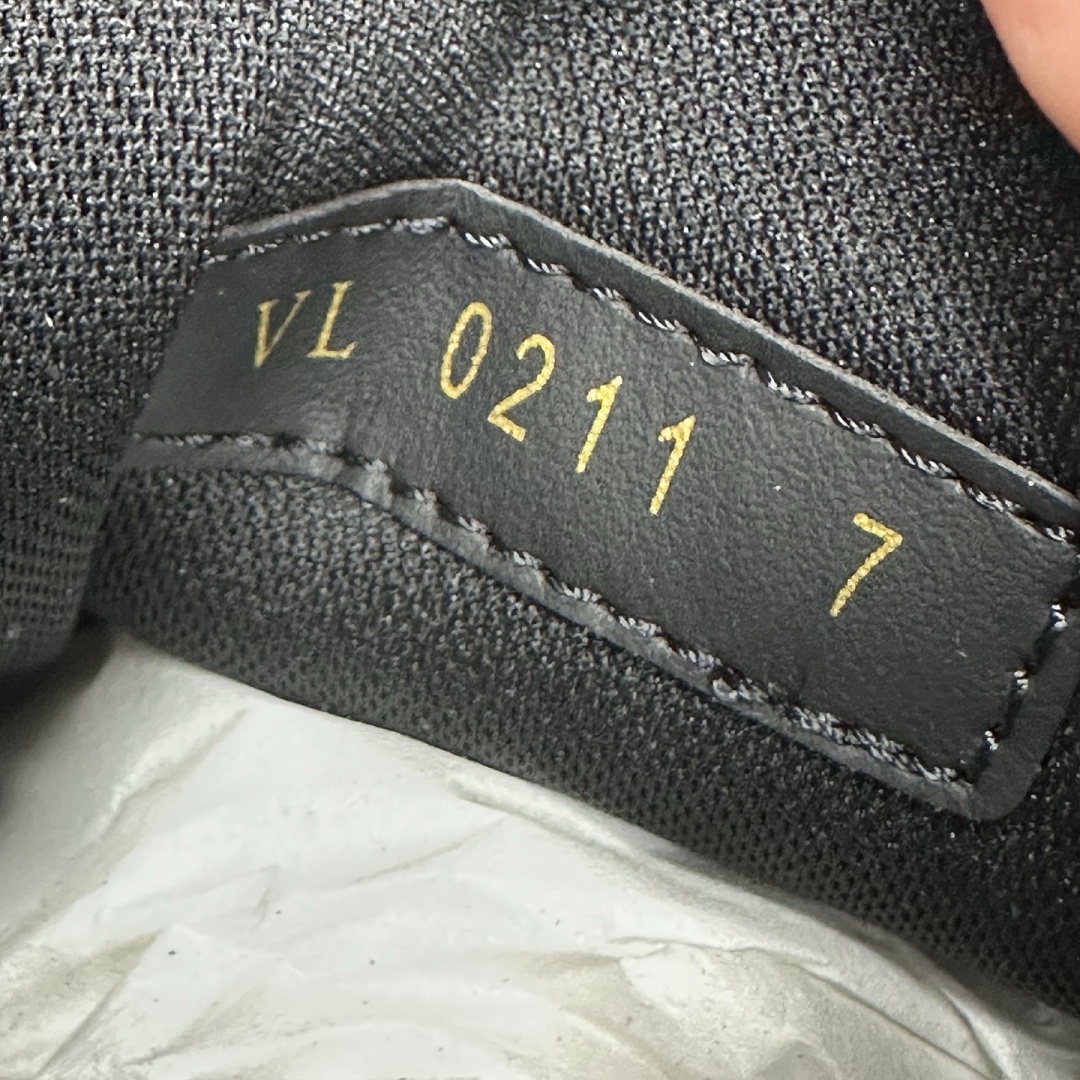 Louis Vuitton Trainer V2-14 - Image 8