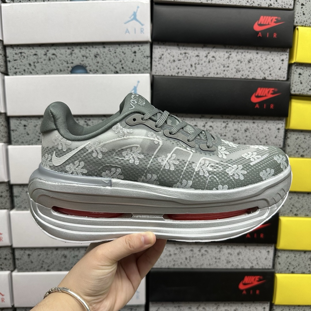 Nike Vomero Premium QS Fleur De-Lis Geyser (Grey) - Image 10