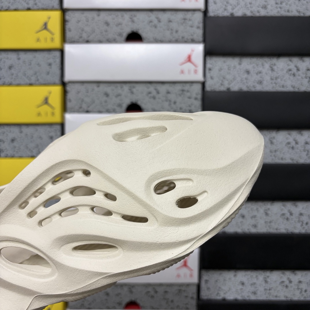 Adidas Yeezy Foam RNNR Ararat Clogs - Image 8