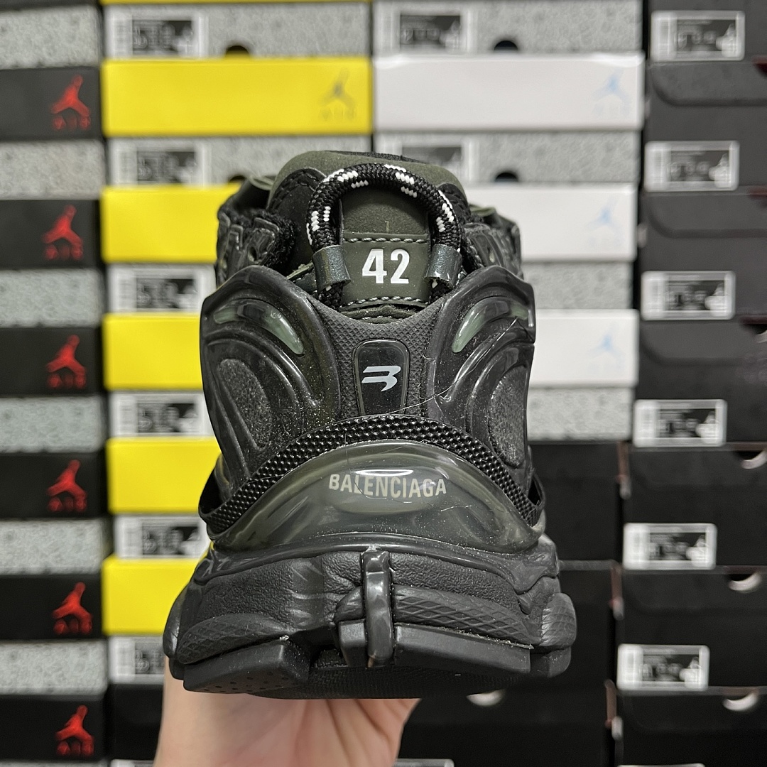 Balenciaga BLCG Runner 7.0 - Image 5