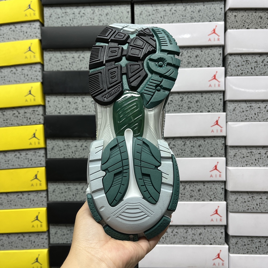 Balenciaga BLCG Runner 7.5 - Image 6