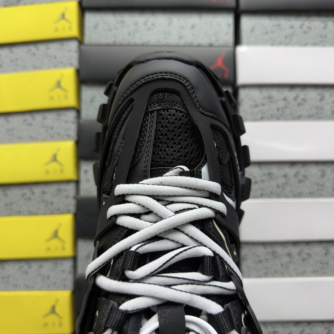 Balenciaga BLCG Track LED 3.0 (Black White) - Image 4