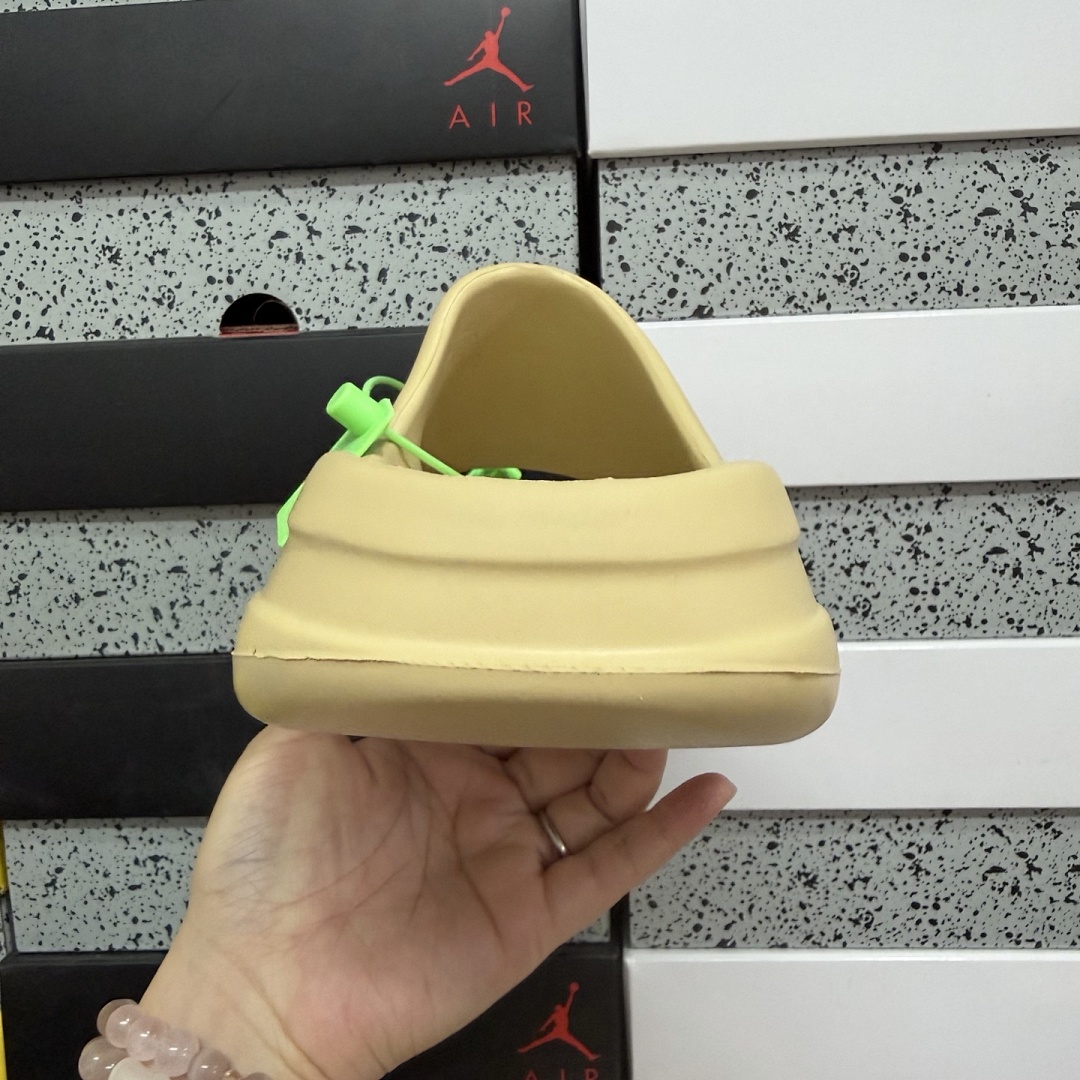 Adidas Slide/Foam Runner - Image 16