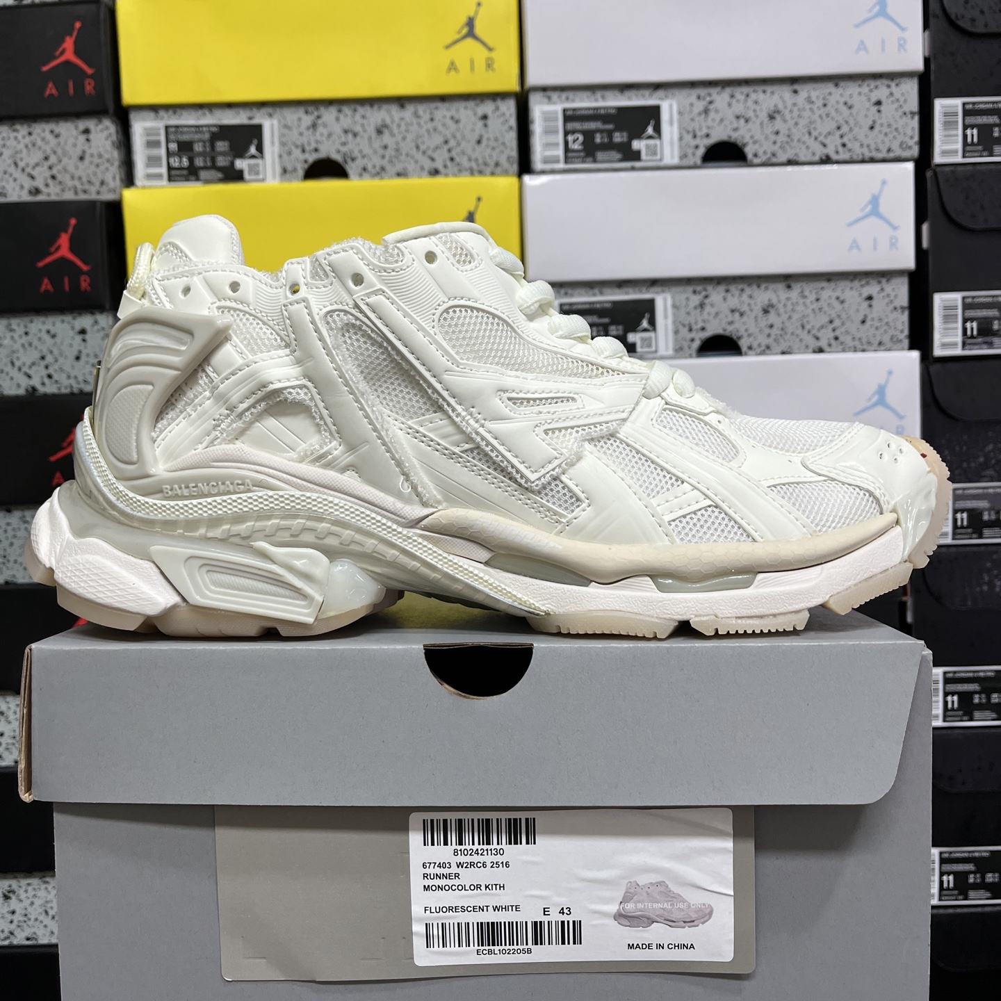Balenciaga BLCG Runner 7.0 - Image 13