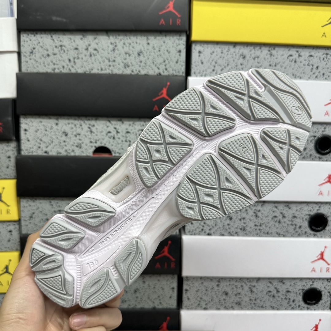 ASICS Gel-NYC Cream Cloud Grey 1203A663-101 - Image 2