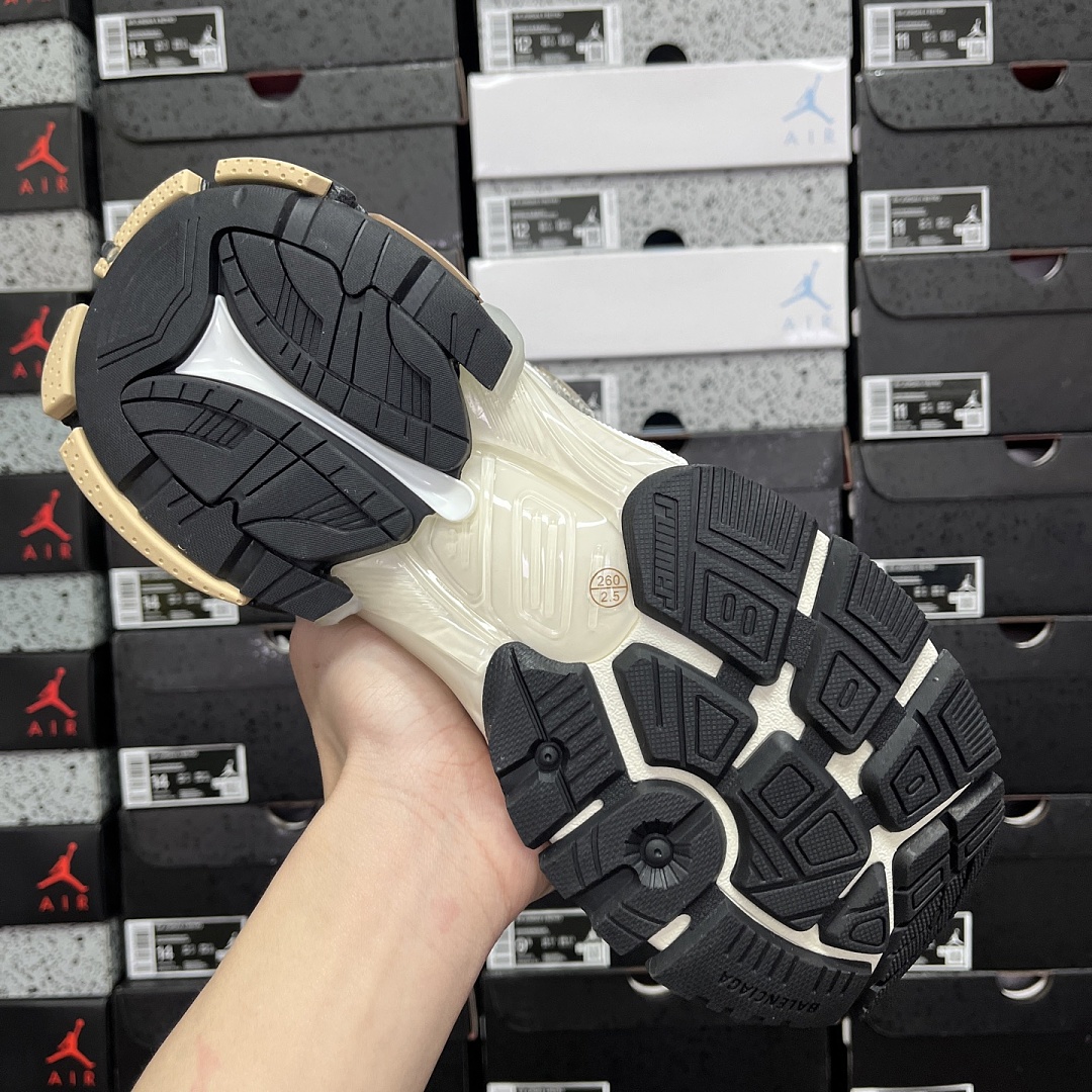 Balenciaga BLCG Runner 7.0 - Image 8