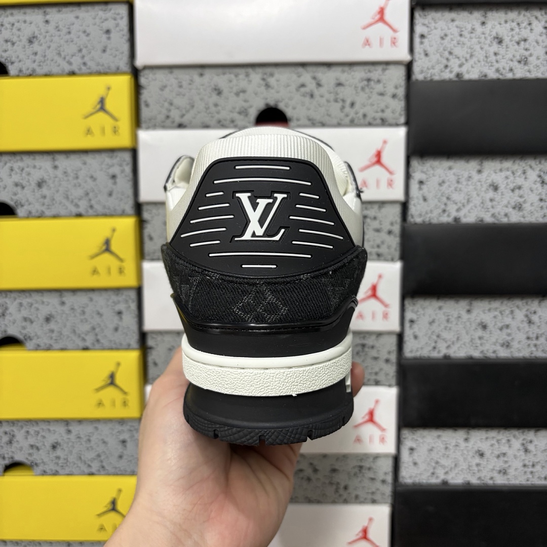 Louis Vuitton Trainer - Image 6