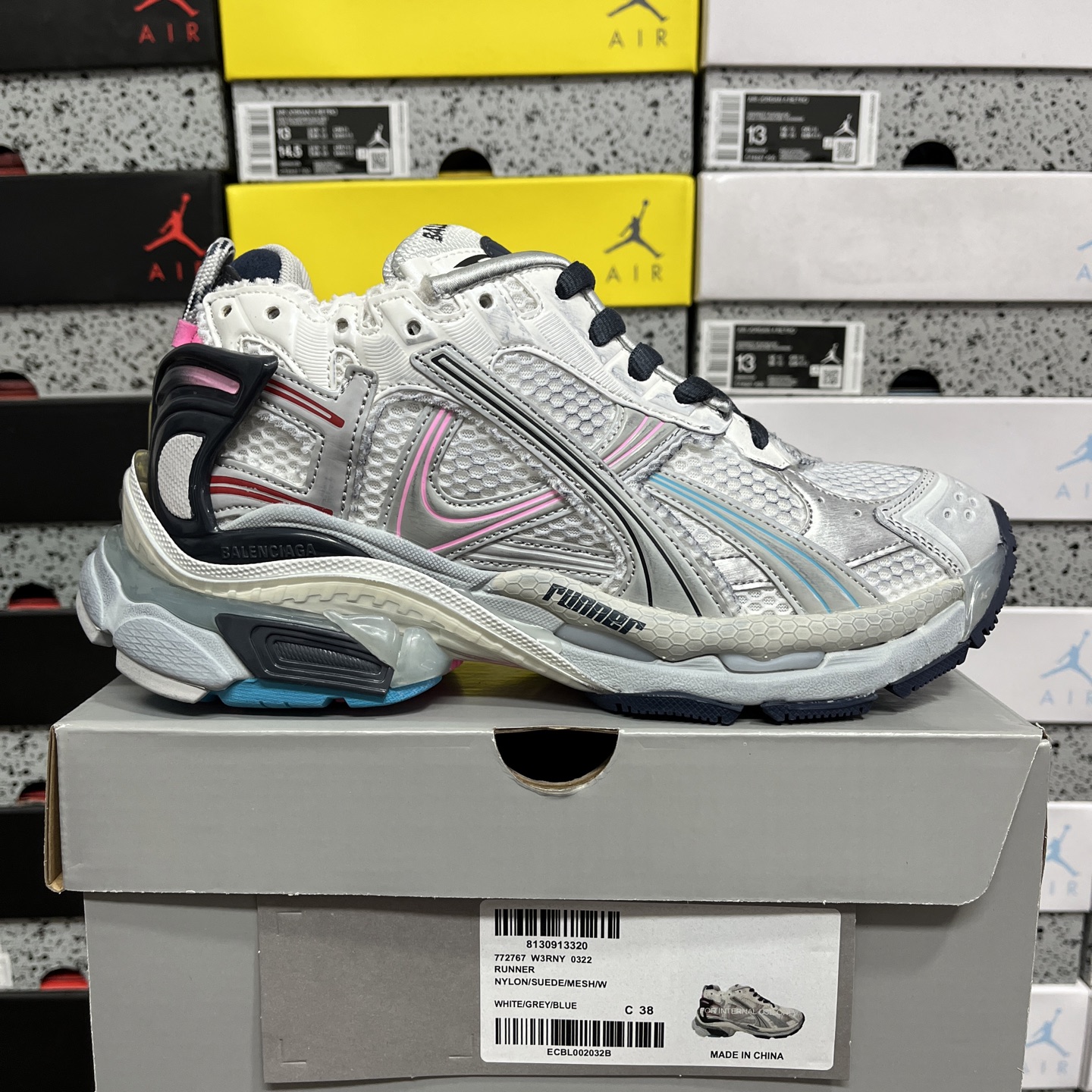 Balenciaga BLCG Runner 7.5 - Image 11