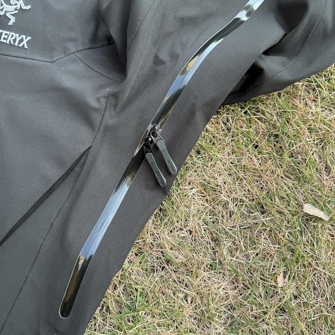 Arc'teryx Alpha Jacket 7 Gen (Black SV) - Image 10